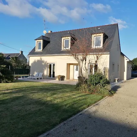 Maison Arromanches: Spacious 5-bedroom With Garden, Near
