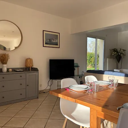 Maison Arromanches: Spacious 5-bedroom With Garden, Near Villa *