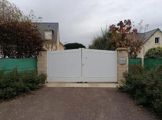 Maison Arromanches: Spacious 5-bedroom With Garden, Near Tracy-sur-Mer