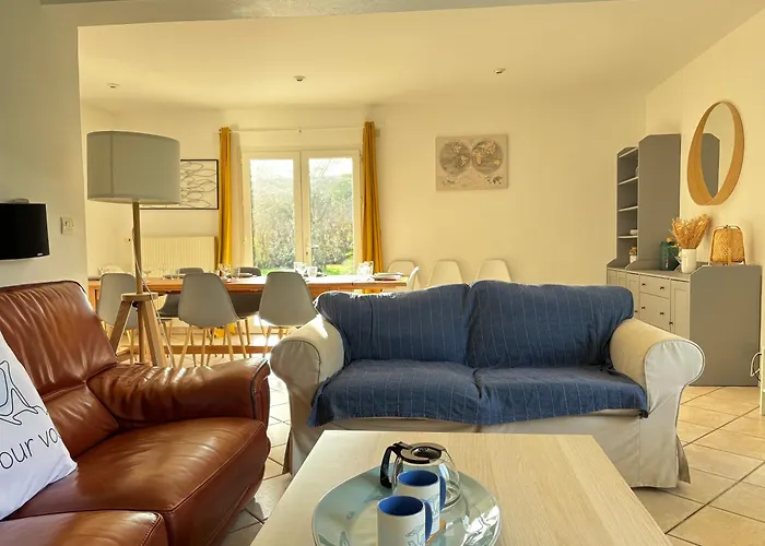 Villa Maison Arromanches: Spacious 5-bedroom With Garden, Near