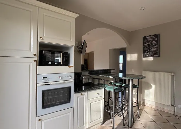 Maison Arromanches: Spacious 5-bedroom With Garden, Near Tracy-sur-Mer