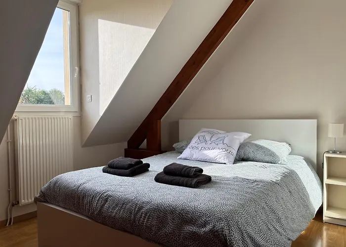 Maison Arromanches: Spacious 5-bedroom With Garden, Near Villa Tracy-sur-Mer