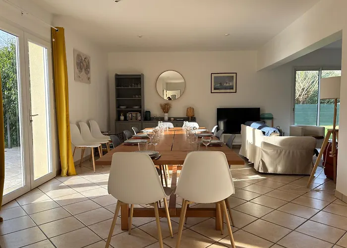 Maison Arromanches: Spacious 5-bedroom With Garden, Near Tracy-sur-Mer