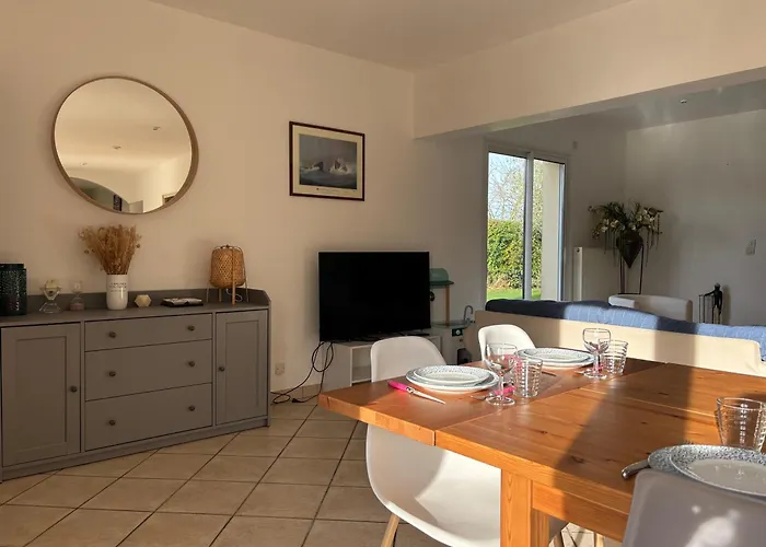 Maison Arromanches: Spacious 5-bedroom With Garden, Near Villa *