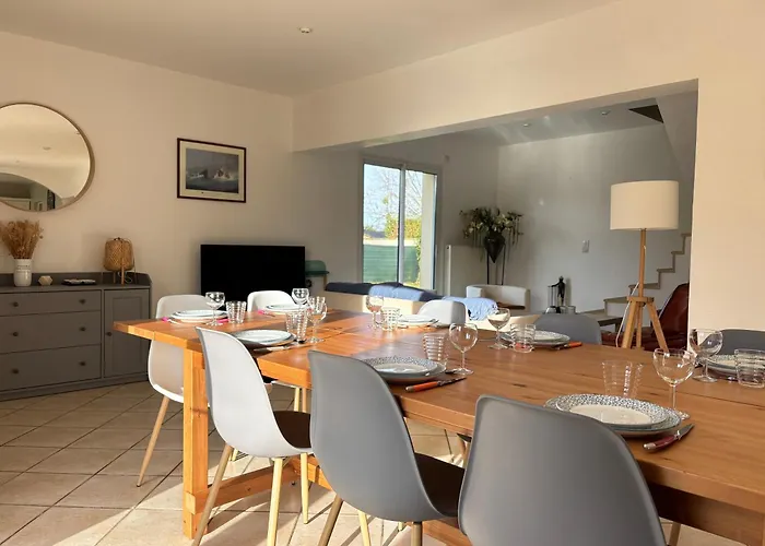 Maison Arromanches: Spacious 5-bedroom With Garden, Near Villa Tracy-sur-Mer