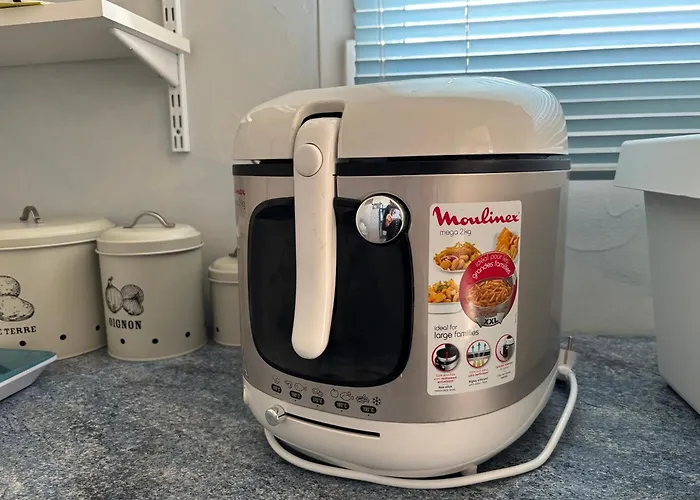 Maison Arromanches: Spacious 5-bedroom With Garden, Near Villa