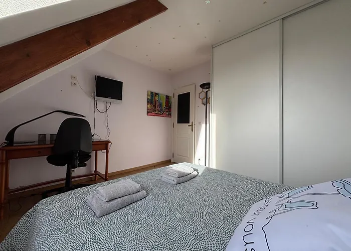 Villa Maison Arromanches: Spacious 5-bedroom With Garden, Near