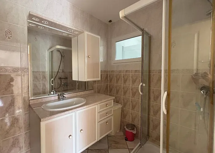 Villa Maison Arromanches: Spacious 5-bedroom With Garden, Near Tracy-sur-Mer