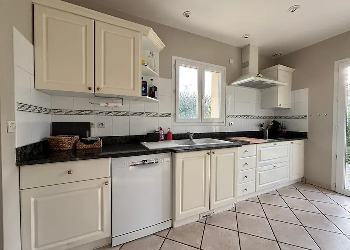 Maison Arromanches: Spacious 5-bedroom With Garden, Near *