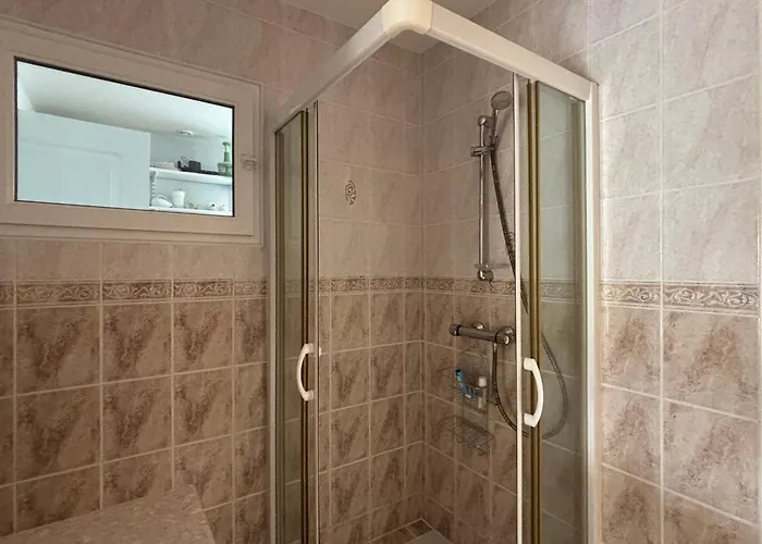 Maison Arromanches: Spacious 5-bedroom With Garden, Near Tracy-sur-Mer